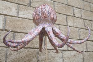 Túlvilági szobrok ceruzákból