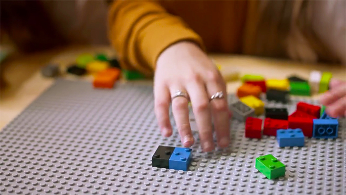 A Braille kocka - Építs szavakat, házakat, vagy építs egy új világot! - Nemigen! Magazin